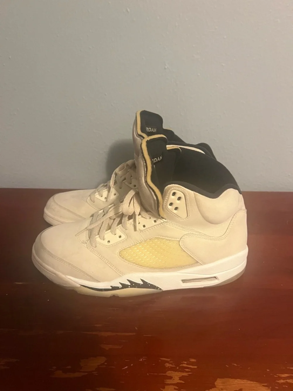 Jordan High-Top Sneakers in Cream and Black Accents Air Jordan 5 Sail SE